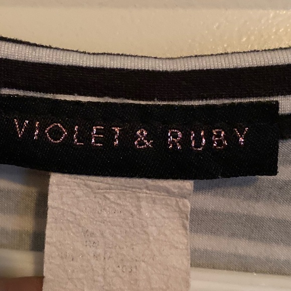 Adorable maternity top “Coming Soon”. Violet & Ruby. Compares to a small. - Picture 3 of 4